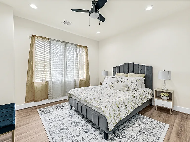 2304 Canfield St — Photo 22