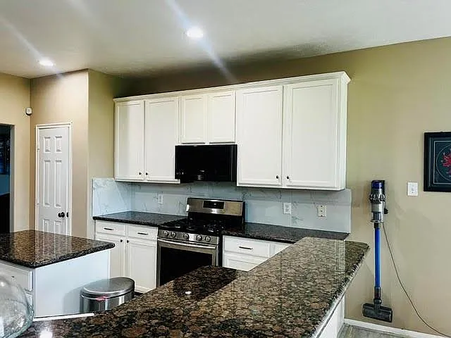 20523 Naples Terrace Ln — Photo 12