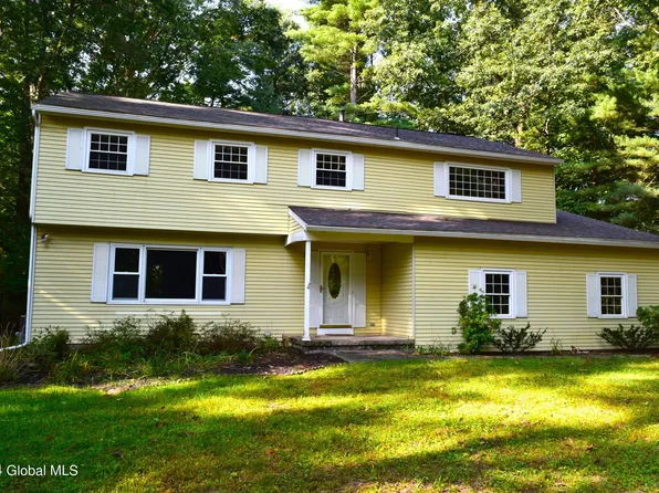 16 Dorsman Drive, Clifton Park, NY 12065