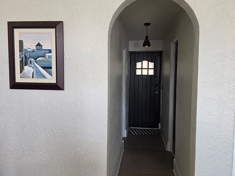 2102 W La Salle St — Photo 18