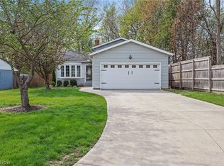 5820 Parkview Ln, Fairview Park, OH 44126