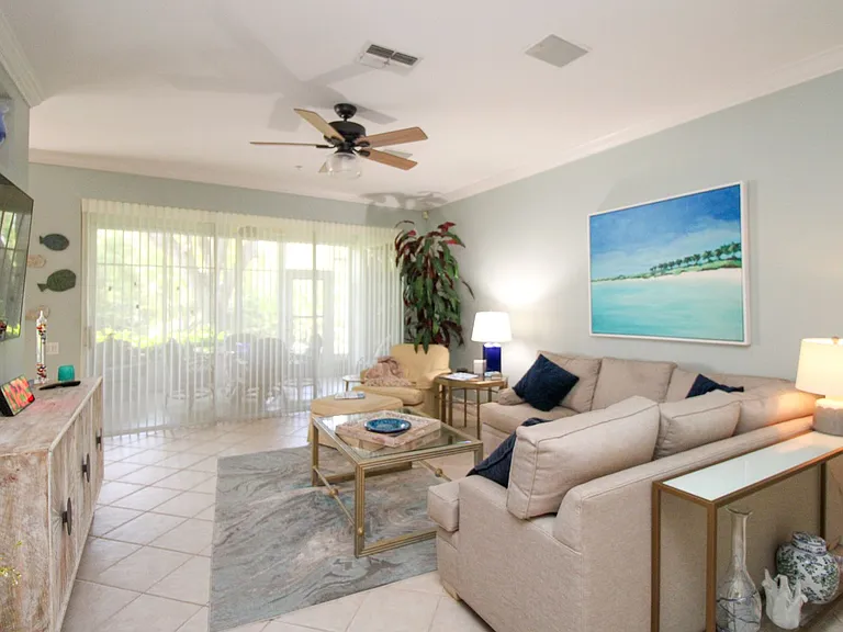 817 Carrick Bend Cir #101 — Photo 20