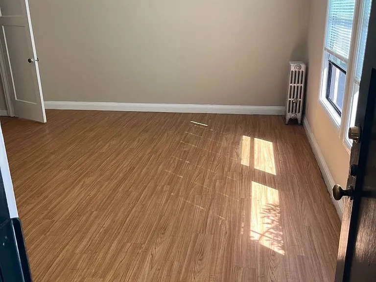 886 Cleveland St — Photo 4
