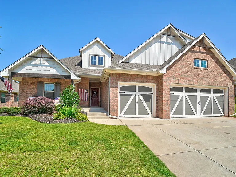 3117 Hunter Crest Dr — Photo 2