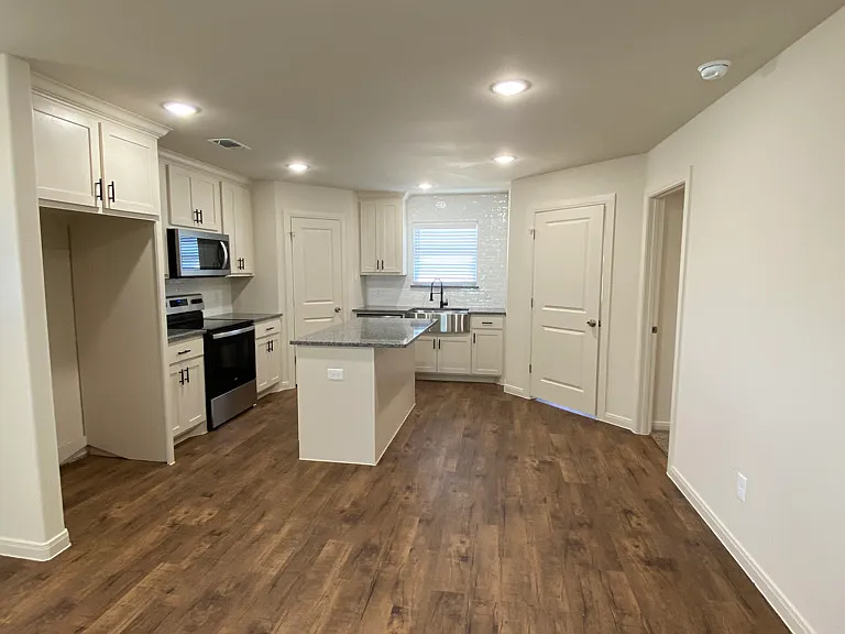 420 E Shepherd St — Photo 5