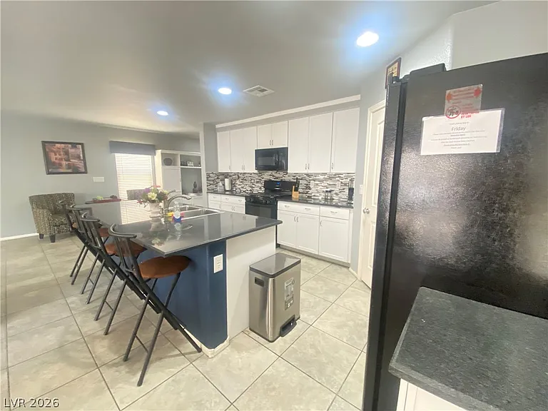 9833 Dryden Ct — Photo 6