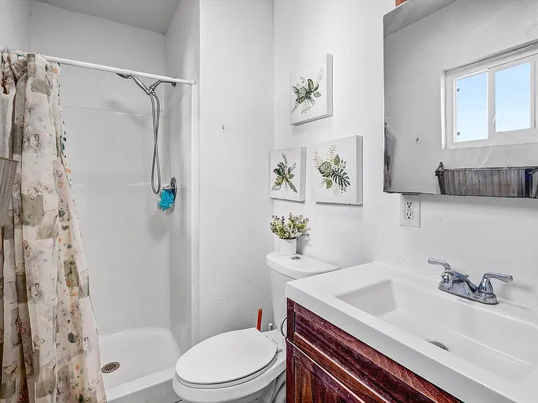 10515 Firmona Ave — Photo 5