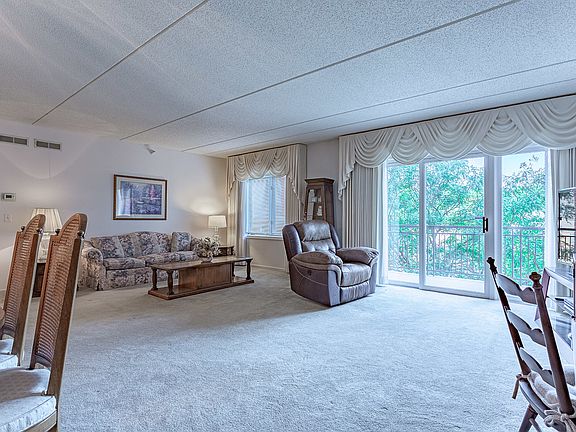 5th image of 5005 Warren St Unit 2-309