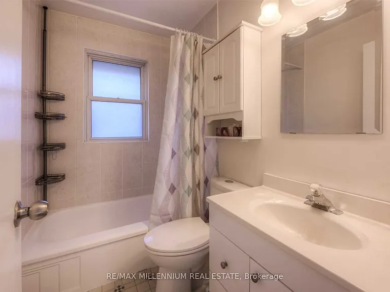 135 Byron Ave — Photo 7