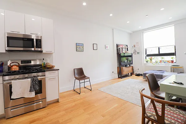 Rented by Lofts and Flats LLC | media 9