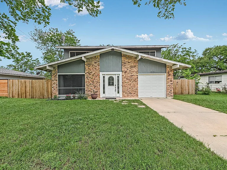 4904 Creekline Dr — Photo 1