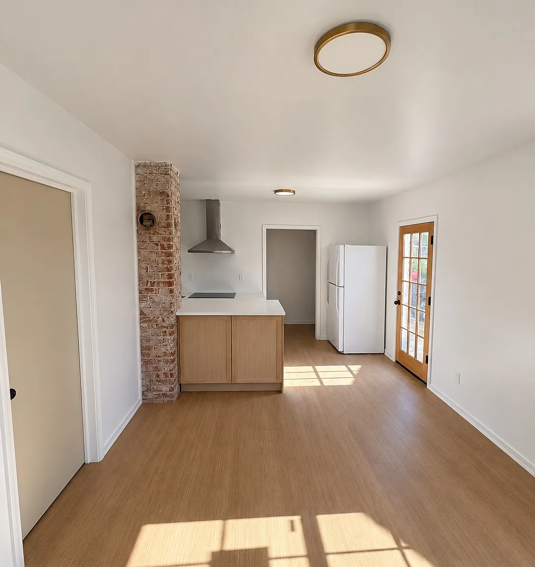 3 bed, 748 sqft, $1,395 — Photo 2