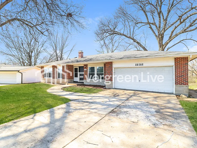 11875 Hidden Lake Dr — Photo 2
