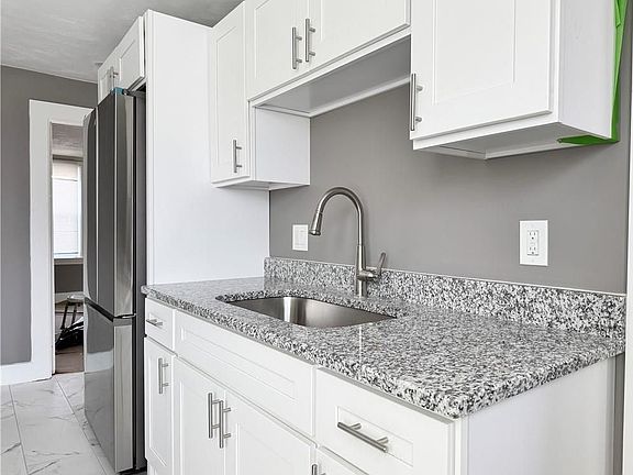 3rd image of 910 Atwells Ave APT 3