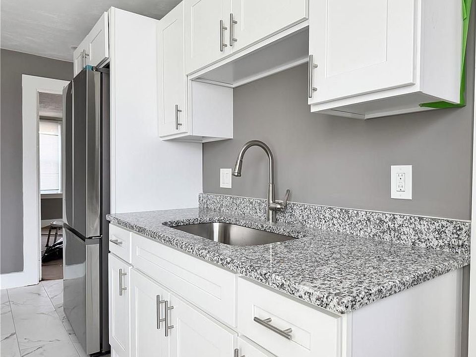 1st image of 910 Atwells Ave APT 3