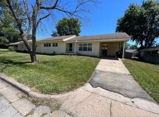 502 Corral Dr, Belton, MO 64012