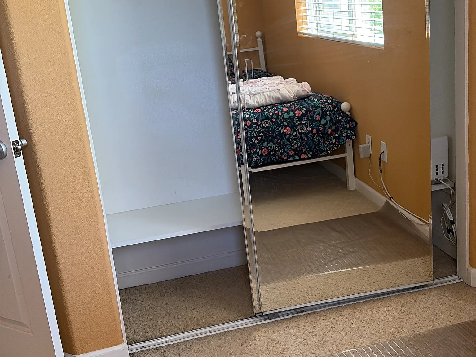 5 bed, 2700 sqft, $1,300 — Photo 2