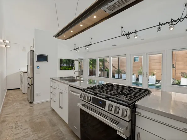 43 Vanguard Way, Dallas, TX 75243