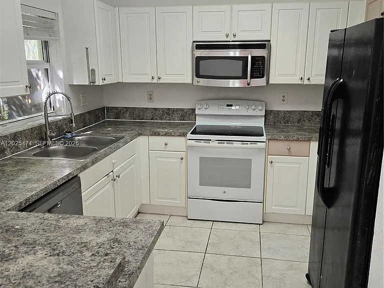 4136 NE 24th St #4136 — Photo 7