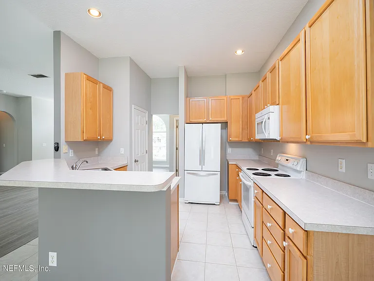 171 Elmwood Dr — Photo 11