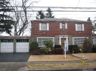 1046 Admont Ave, Franklin Square, NY 11010