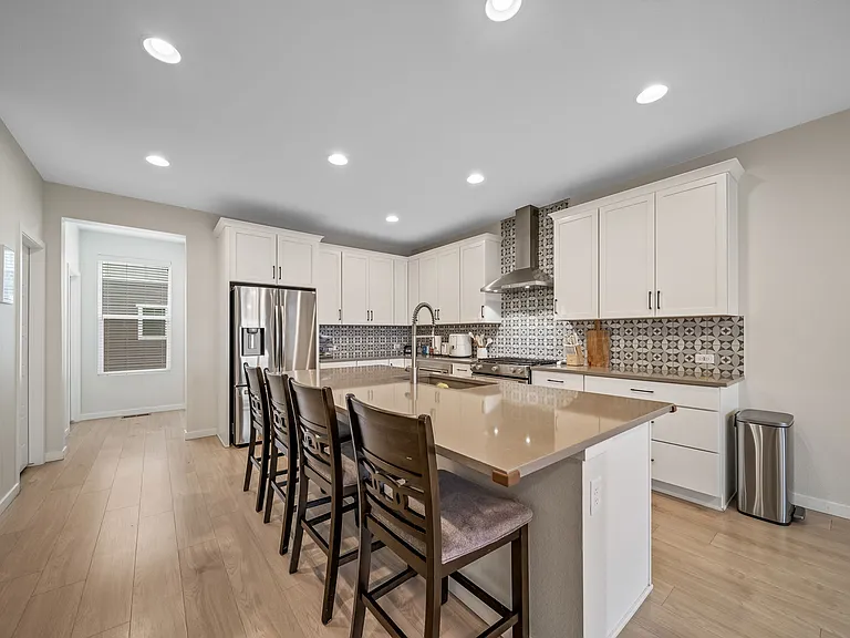 Kitchen & Living