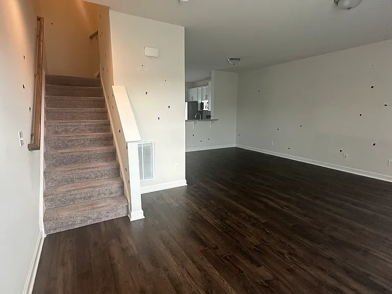 435 John Adams Dr — Photo 8