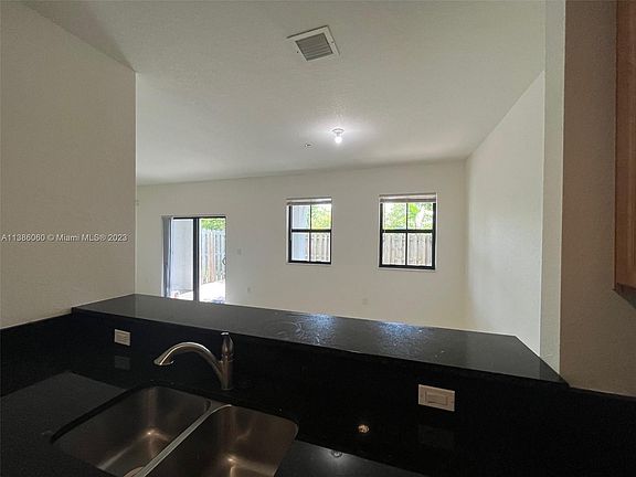 5th image of 10630 NW 88th St APT 105