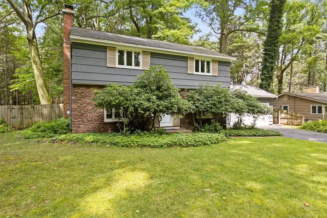 3 bed, 1.5 bath, 1826 sqft, $4,000 — Photo 3