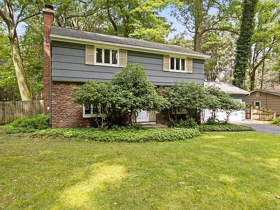 4th image of 485 Oakridge Dr