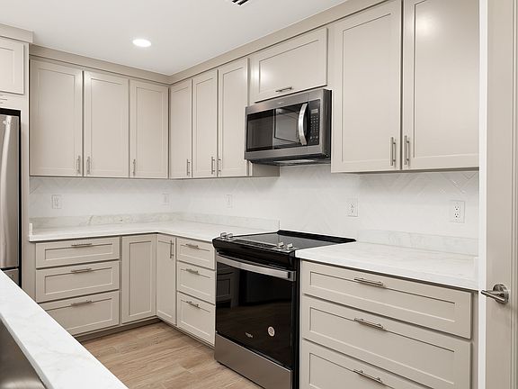 4th image of 1104 N 27th 1/2 St