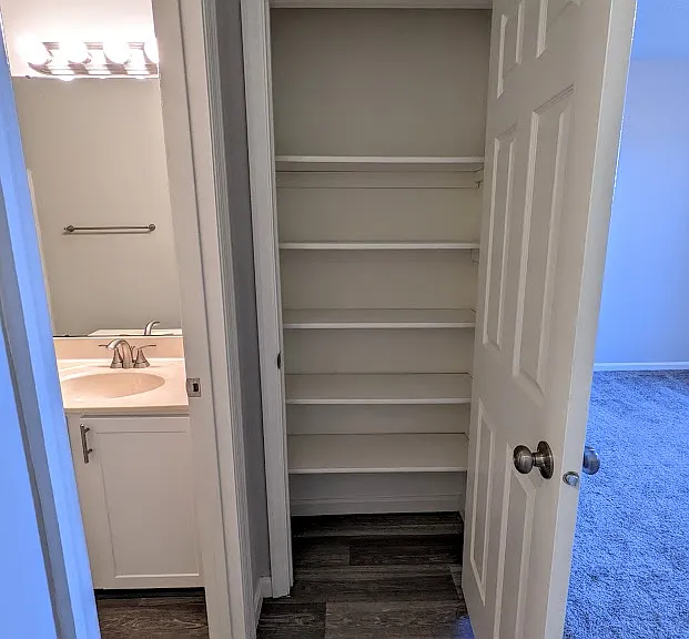 Spinnaker Cove Apartments — Photo 9