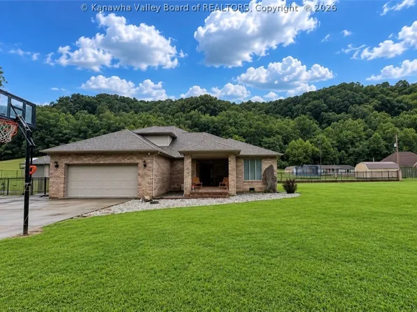1074 Garrett Fork Rd, Chapmanville, WV 25508