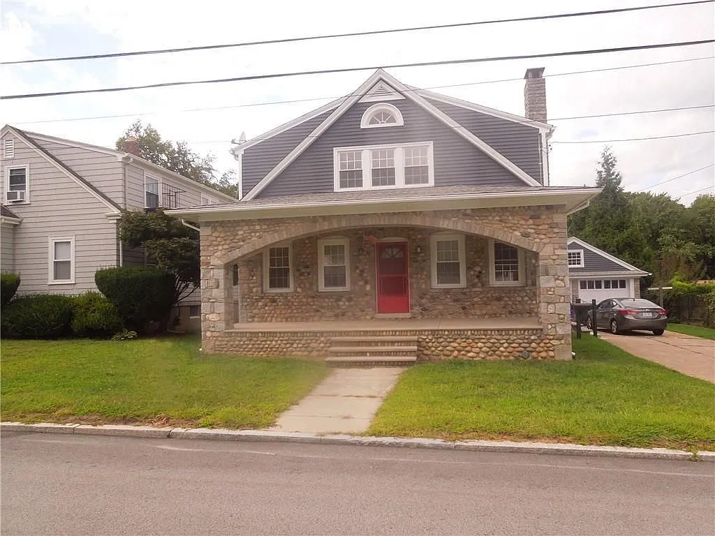 2 bed, 1.0 bath, 2378 sqft, $2,200 — Photo 1