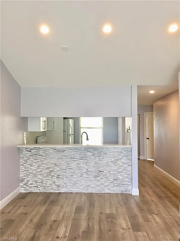 3 bed, 2.0 bath, 1060 sqft, $1,800 — Photo 2