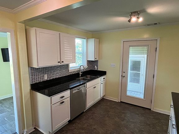 5th image of 1003 Woodward Ave