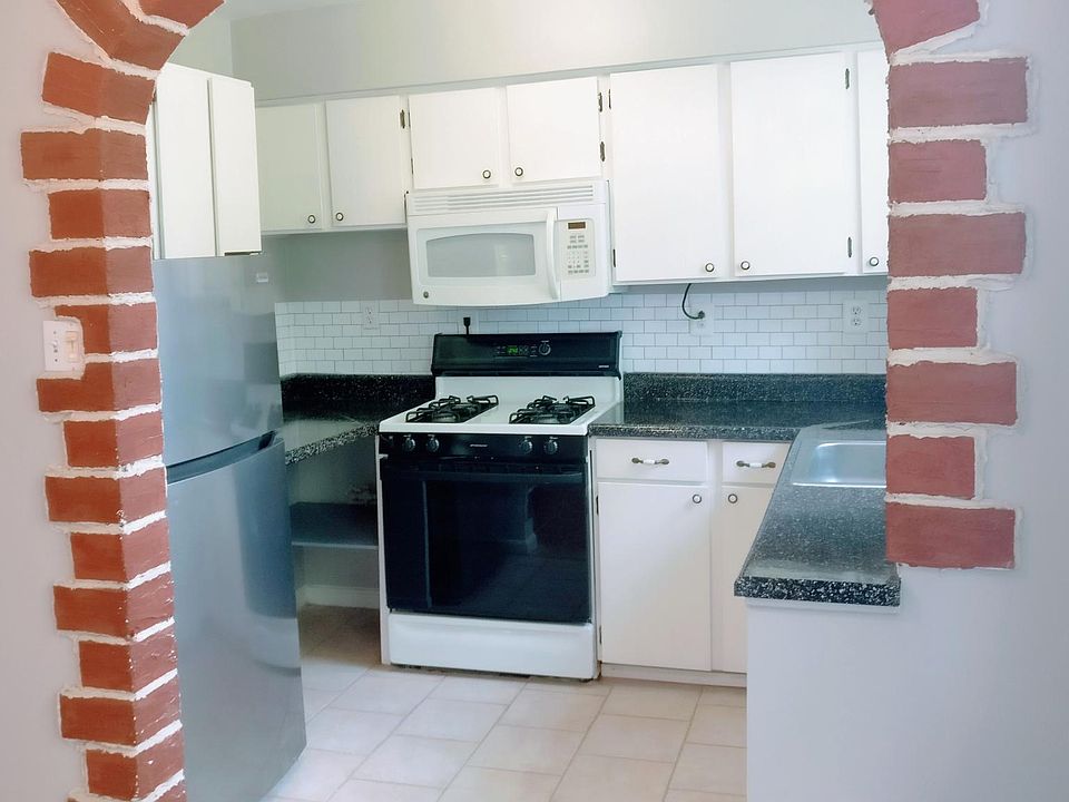 1st image of 1302 N Meade St APT 17