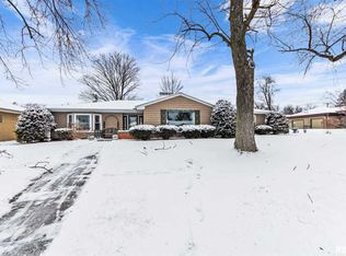 515 W Crestwood Dr, Peoria, IL 61614