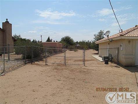 5th image of 10690 Redlands Ave