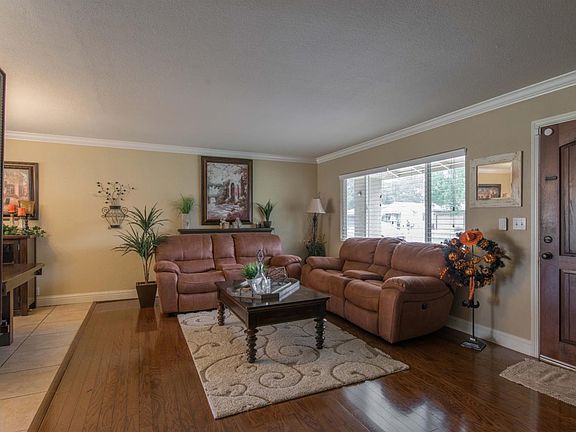 3rd image of 315 W Longview Ave