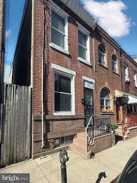 1st image of 900 Annin St