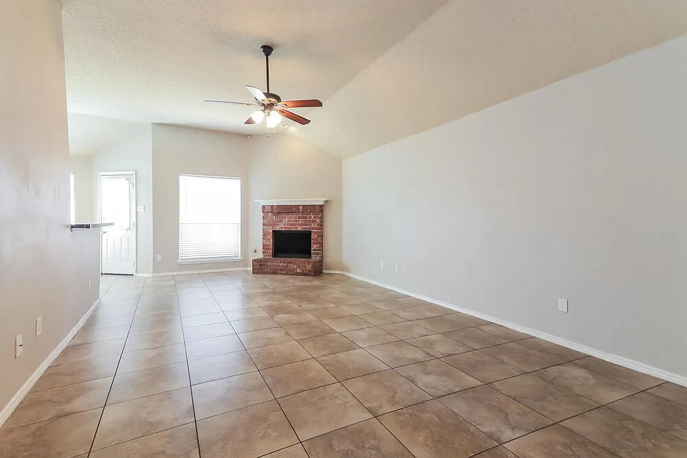 3 bed, 2.0 bath, 1461 sqft, $1,850 — Photo 4