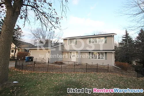 4204 Victoria St N Photo 1