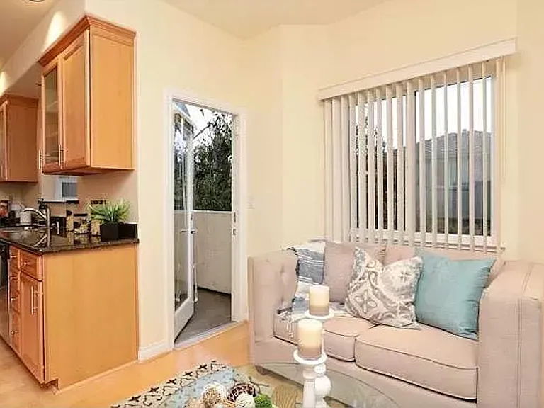 891 Neal Cmns — Photo 11
