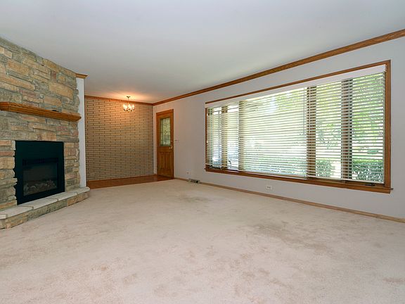 2nd image of 1005 N Drury Ln