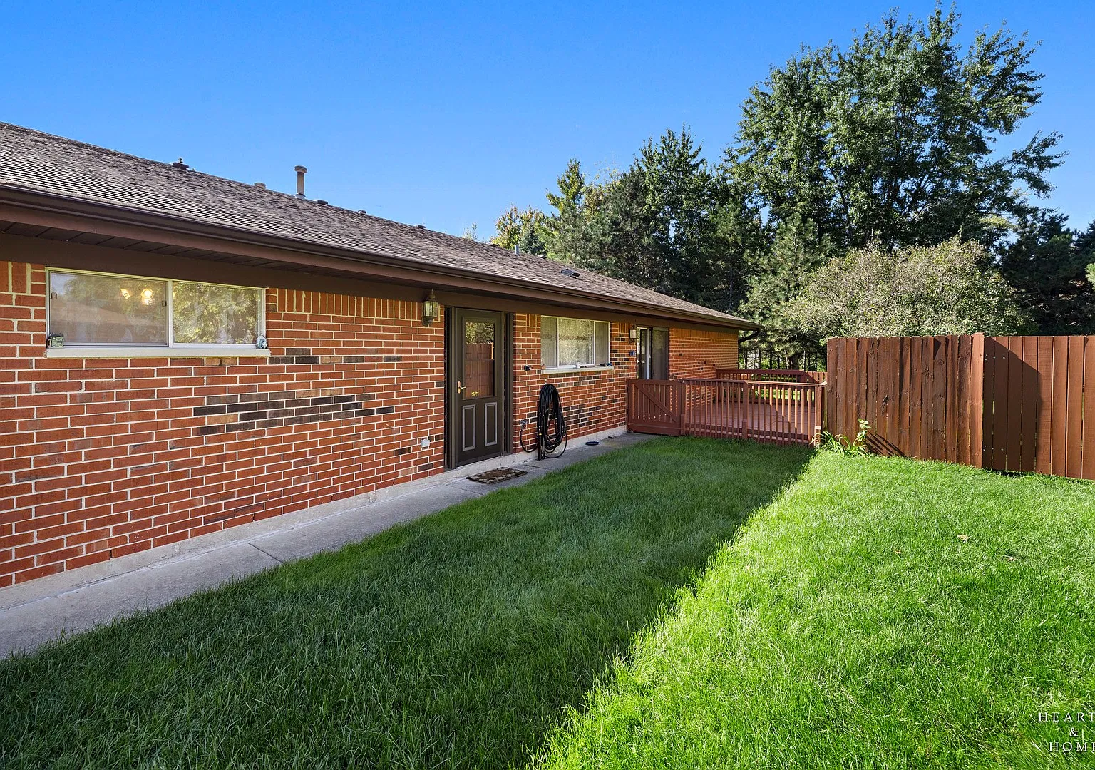 3 bed, 1325 sqft, $2,395 — Photo 4