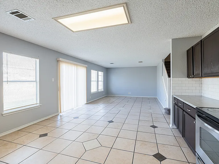 1240 Dexford Dr — Photo 6