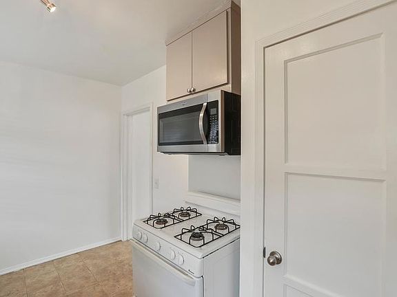 4th image of 1332 Oak St APT 2