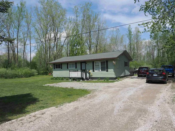 1851 E Erickson Rd, Pinconning, MI 48650
