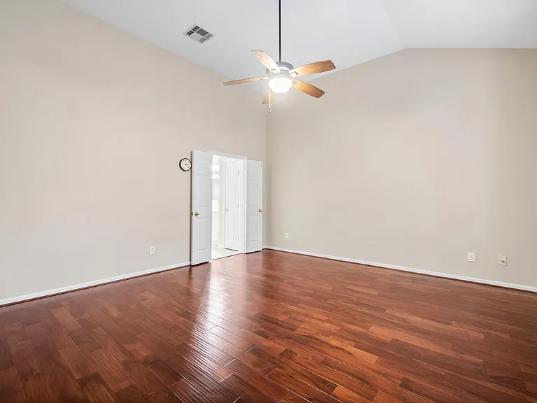 83 Terraglen Dr — Photo 16